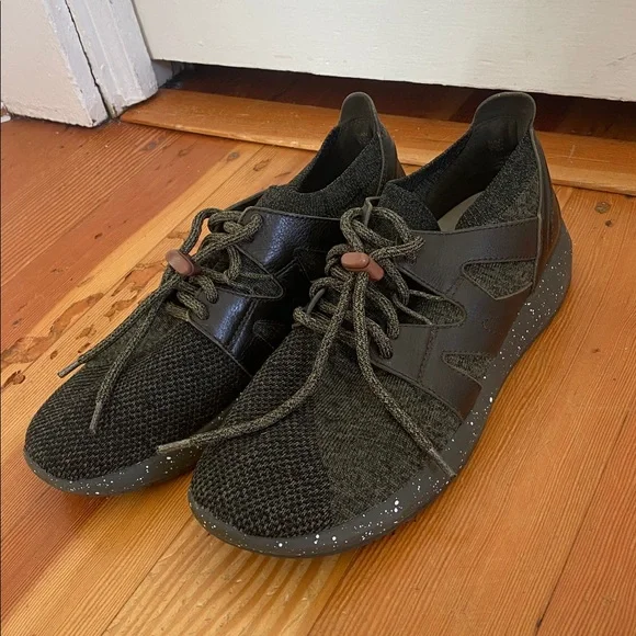 Earth Blaze Olive Comfort Sneakers 7.5 - Picture 1 of 6